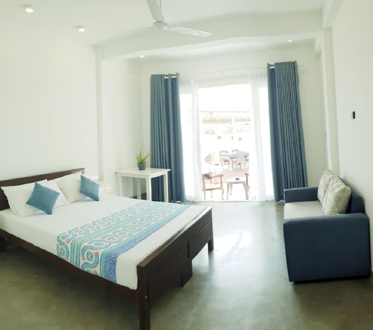 Hotel Blue Note Hikkaduwa Extérieur photo